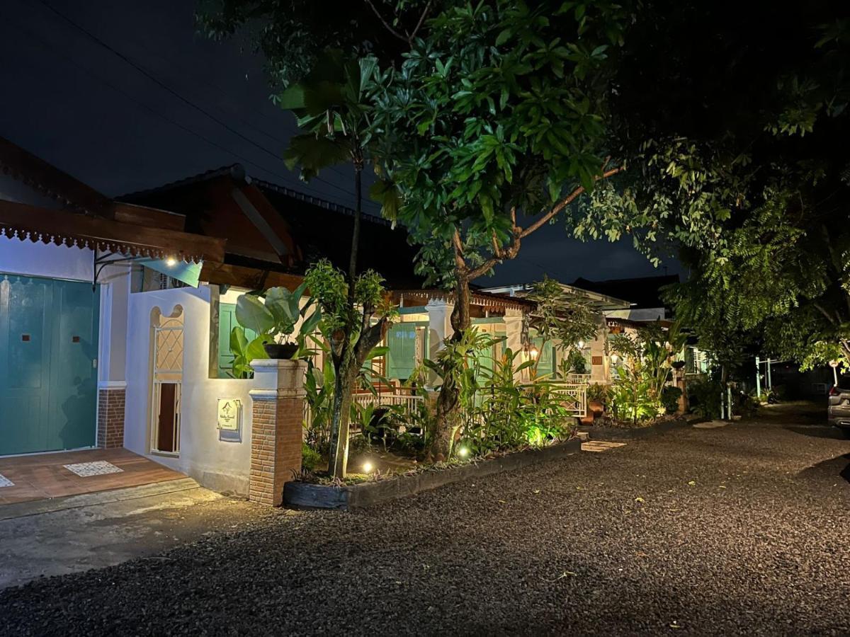 Ndalem Kinasih Homestay Syariah Surakarta  Exterior photo